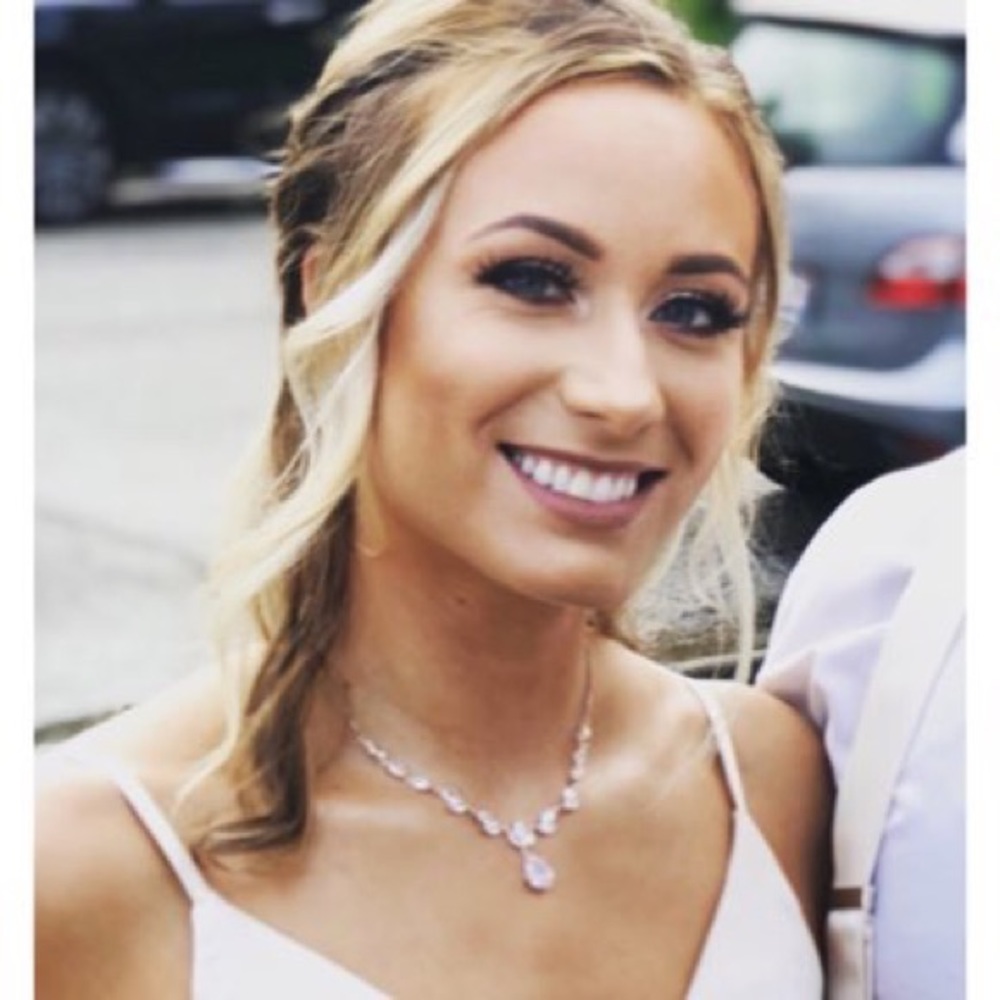 Meet your Posher, Niki